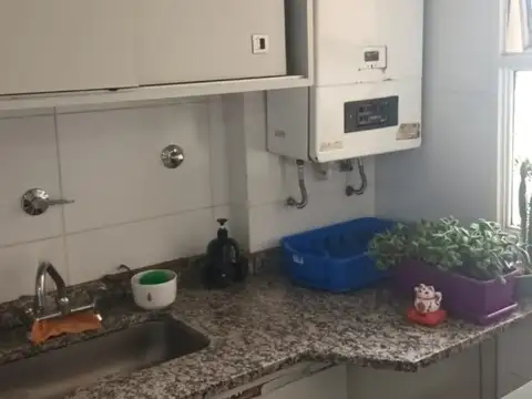 2 AMPLIOS AMBIENTES CON COCHERA Y BAULERA-