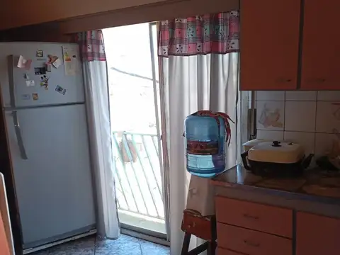 Casa en planta alta + Dos Locales en Ituzaingó Norte