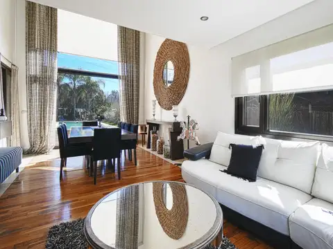 Casa en Alquiler en Septiembre, USD 3.400