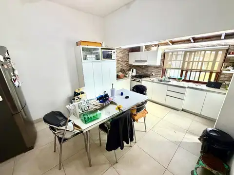 Casa en Venta con 3 cocheras