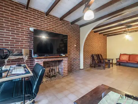Casa de 5 ambientes en venta en Saenz Peña. Apto credito!