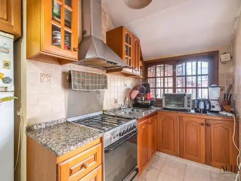 Casa 5 ambientes con 2 baños