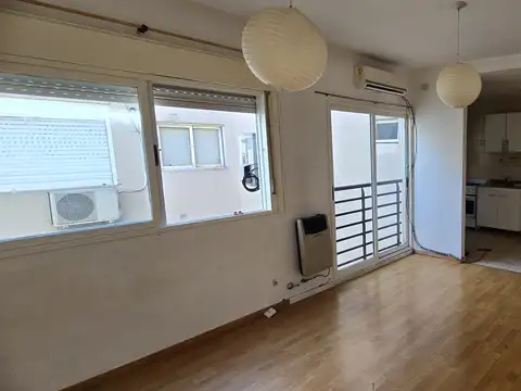 Departamento en alquiler en Flores con terraza independiente 