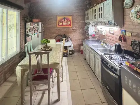 Casa 5 ambientes con 2 baños