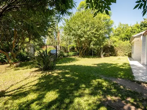Casa en Venta con 2 cocheras
