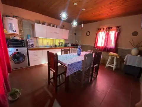 Casa 4 ambientes con 2 baños