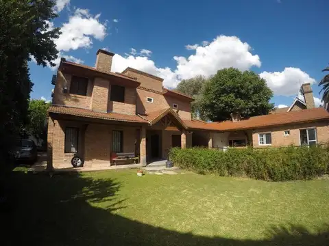 Venta Casa 5 ambientes Bella Vista