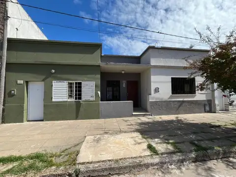 CASA EN VENTA EN PERGAMINO CON PATIO 