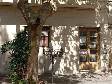 Caseros 2100, Piso 1°