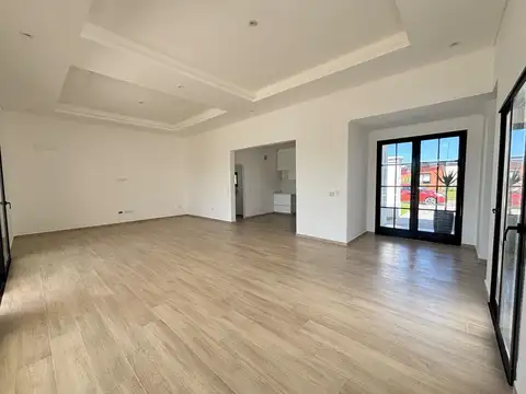 Casa en Venta con 6 cocheras