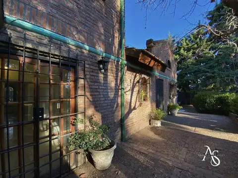 Casa 5 ambientes con 3 baños