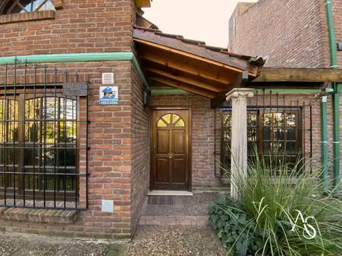 Casa 5 ambientes con 3 baños