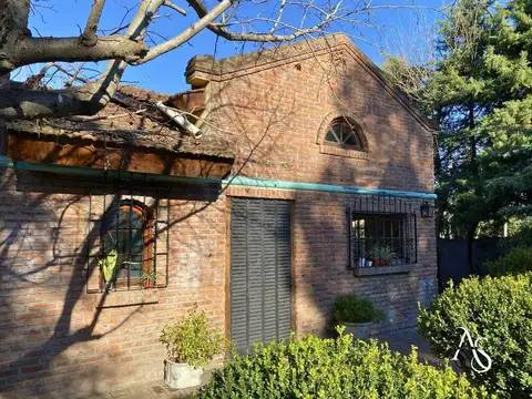 Casa en Venta con 4 cocheras