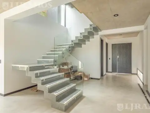 Casa 7 ambientes con 10 baños