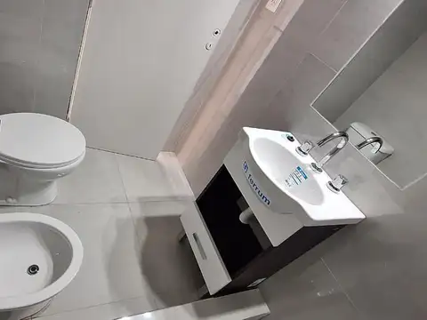 Casa 3 ambientes reciclada en parque luro