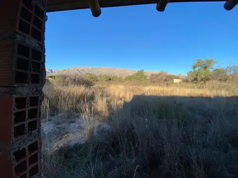 Venta de terreno con casa a terminar en Cruz de Caña - Valle de Traslasierras