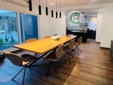 Casa en Venta con 8 cocheras