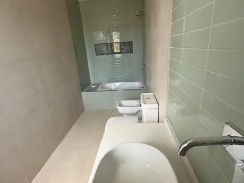 Casa 5 ambientes con pileta en venta - Hudson Park