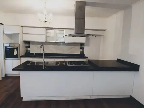 ALQUILER, DEPARTAMENTO DE TRES DORMITORIOS EN ROSARIO.