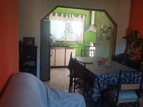 Casa en venta en un lote de 430 m2, en Parque Leloir.