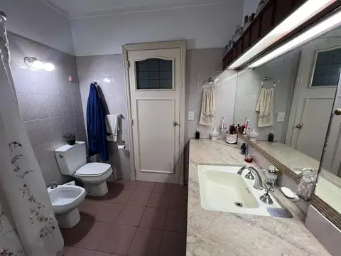 Casa en Venta con 4 cocheras