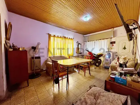 Casa 4 ambientes con 2 baños