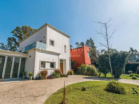 Casa en venta 5 ambientes en Harás María Elena