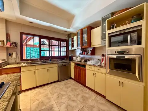 VENTA CASA 5 AMBIENTES EN RAMOS MEJIA