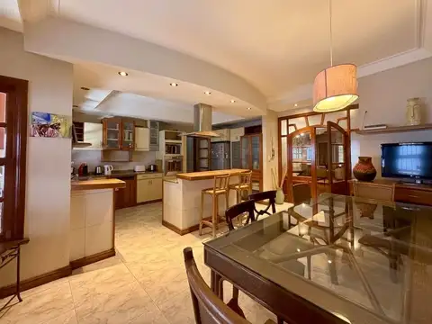 Casa 5 ambientes con 2 baños