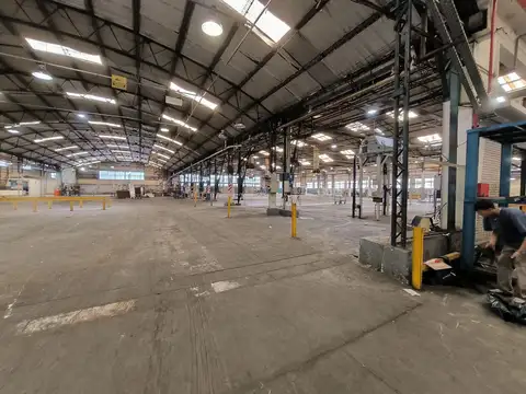 Edificio industrial de 7500m2 en San Martin
