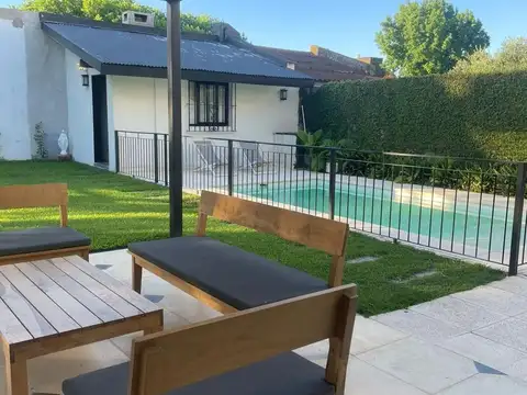 Casa 8 ambientes con 3 baños