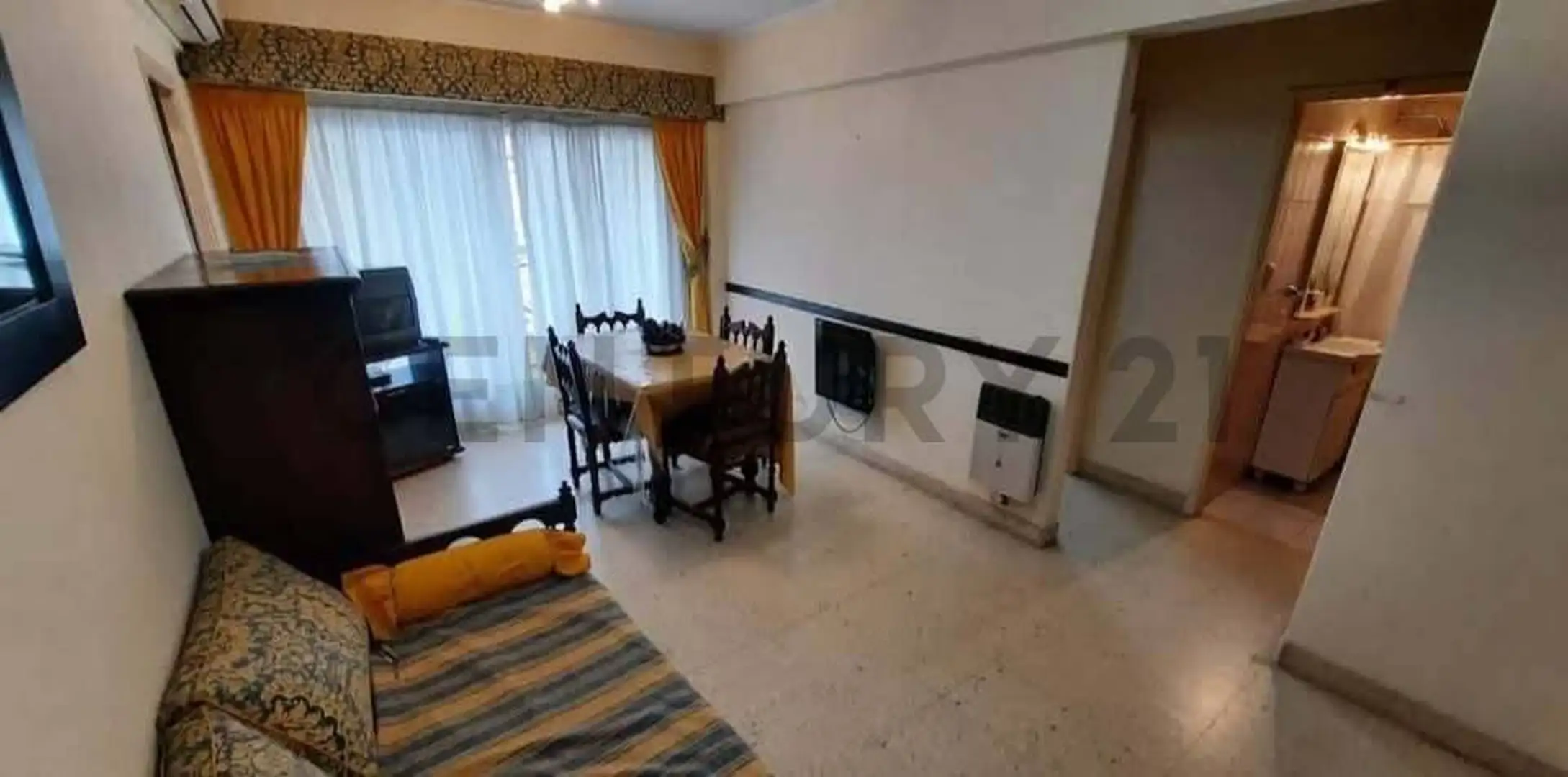 Venta Depto 2 ambientes con balcon a la Plaza Colón