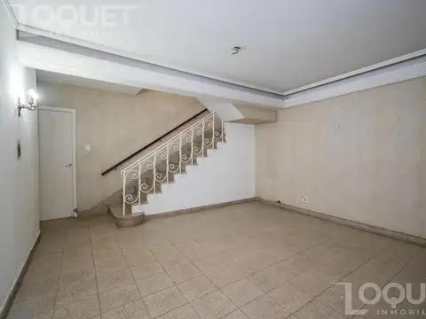 Casa 6 ambientes con 2 baños