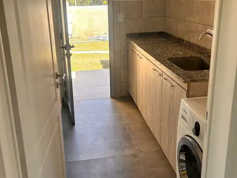 Casa en Alquiler Temporal con 1 cochera