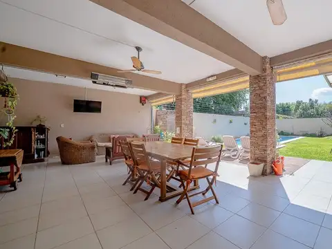 Casa 5 ambientes con 3 baños
