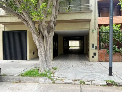 Venta cochera amplia en Villa Urquiza Echeverria y altolaguirre.