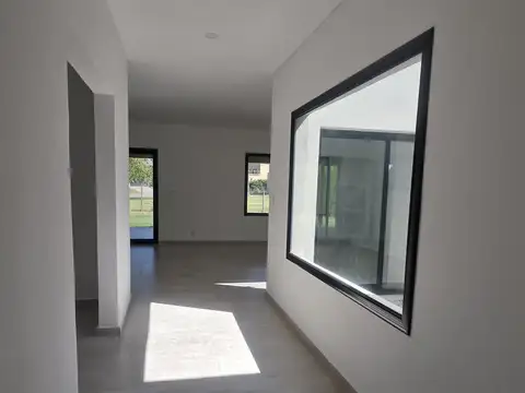 Casa 5 ambientes con 4 baños