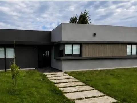Hermosa Casa En Alquiler En San Sebastian