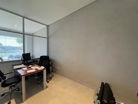 Unico local en alquiler 1.3.26. Disponible. Ideal cafeteria.