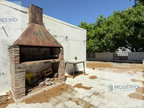 Venta - Casa de 3 Dormitorios con Terraza y Cochera en Zona Abasto