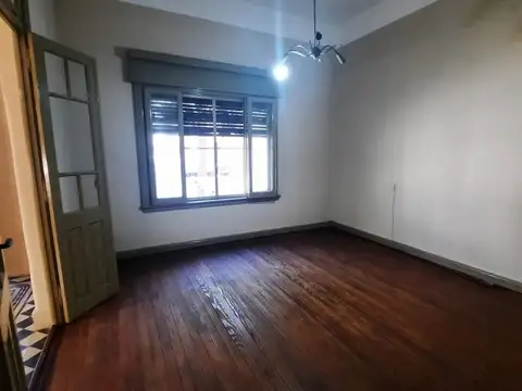 OPORT: CASA DE 315 M2 A RECICLAR 100%