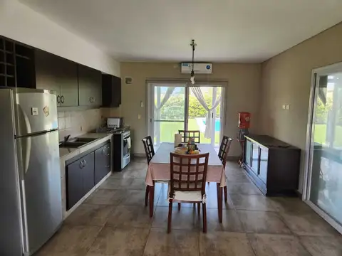 Casa en Alquiler con 1 cochera