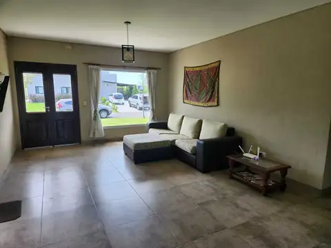 Casa 4 ambientes con 3 baños