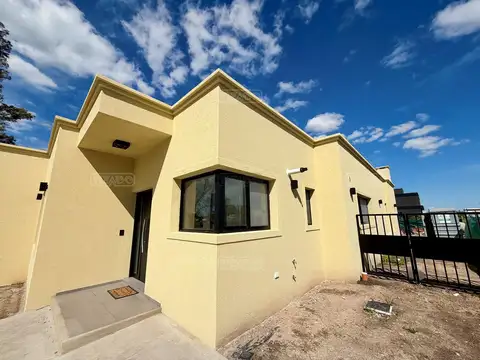 Casa en Alquiler en Pilar Del Este, $ 2.000.000