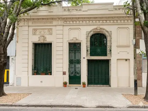 Casa en alquiler en Pichincha. Uso Institucional / Consultorios