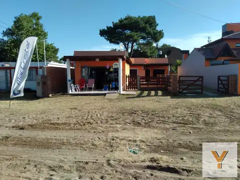 Casa en venta - 2 Dormitorios 1 Baño - Local - Cocheras - 500Mts2 - Nueva Atlantis