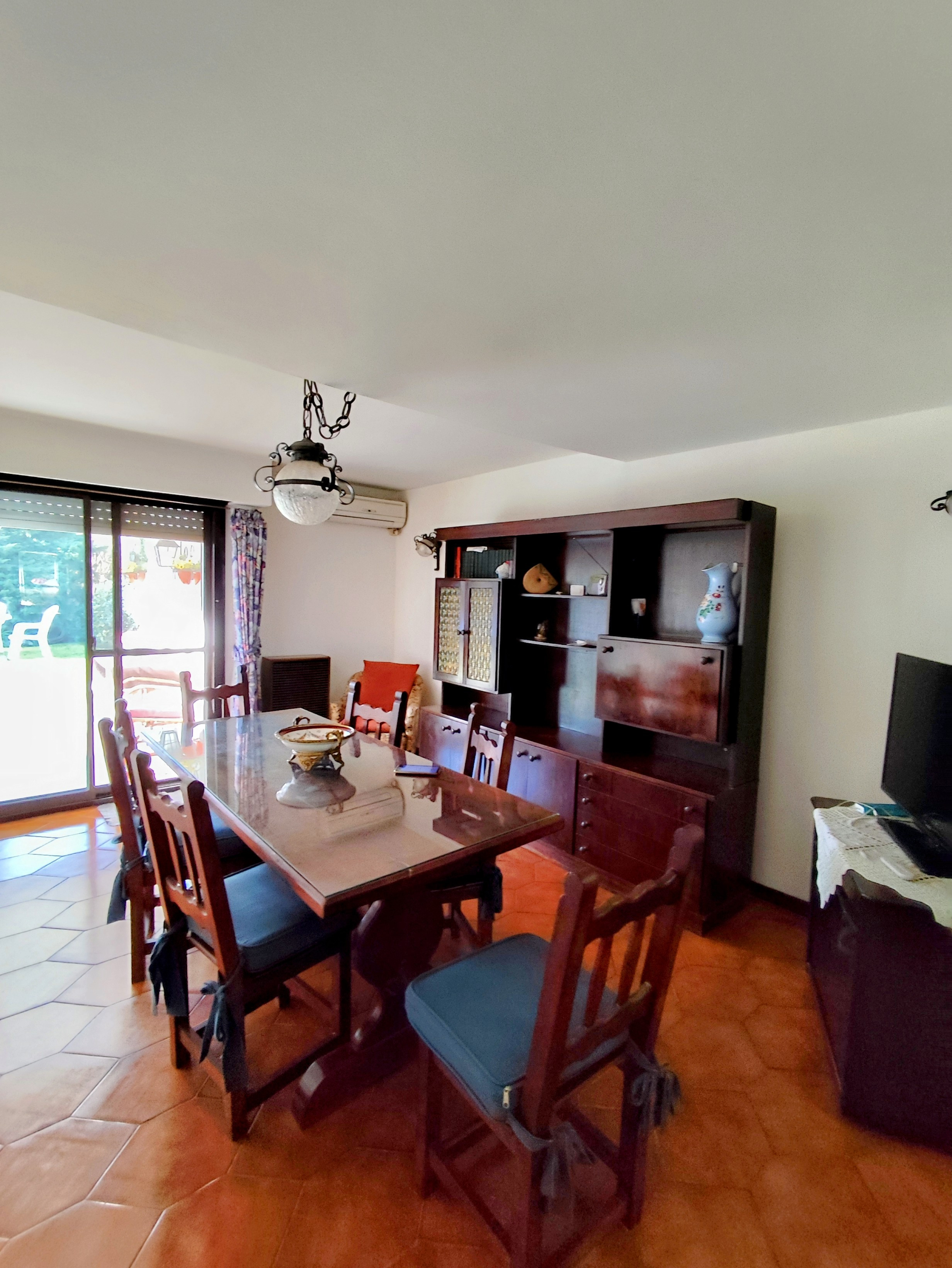 "LINDO CHALET EN BUENA ZONA RESIDENCIAL"