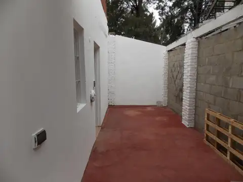 ALQ MONOAMBIENTES CON PATIO