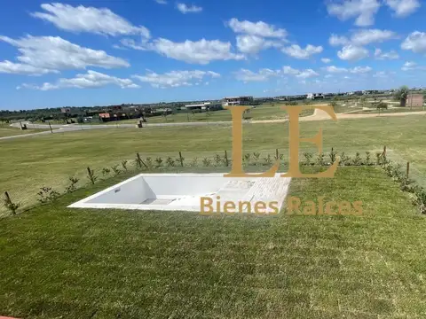 Casa en Venta con 4 cocheras