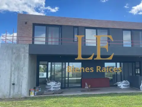Casa en Venta en Puertos - Barrio Amarras, USD 420.000